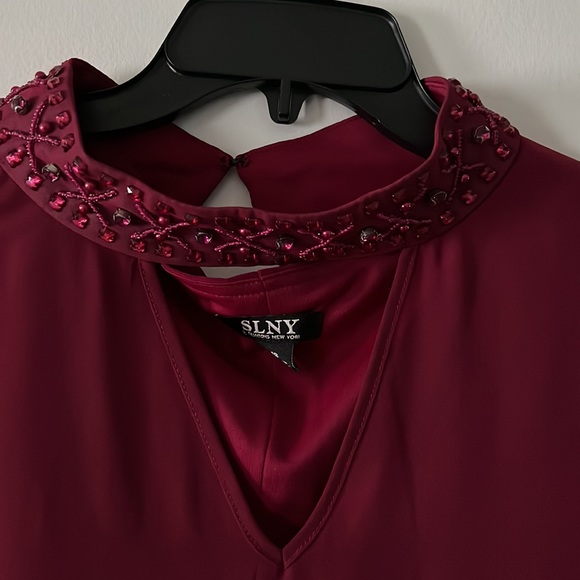 Elegant Burgundy Women's Dress - Picture 4 of 4